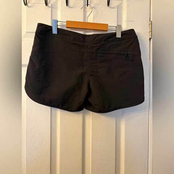 Patagonia women’s wavefarer black board shorts size 8 tie front - Picture 6 of 12